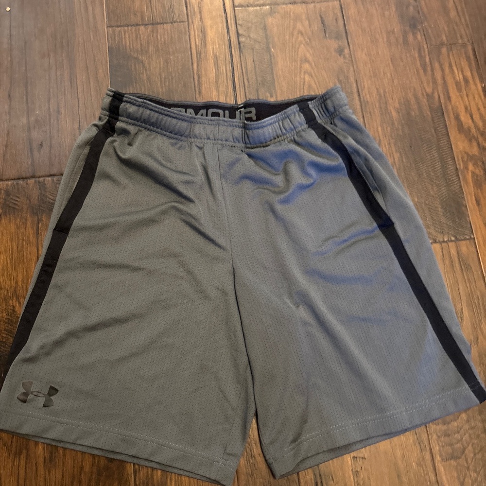 Under Armor Workout shorts - Size Large